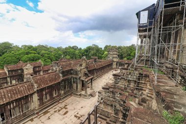 Siem Reap, Kamboçya, Asya 'daki Angkor Wat tapınağı kompleksinin en yüksek noktasından görüntü