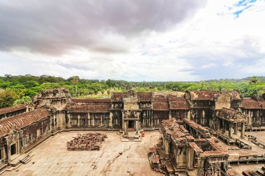 Siem Reap, Kamboçya, Asya 'daki Angkor Wat tapınağı kompleksinin en yüksek noktasından görüntü