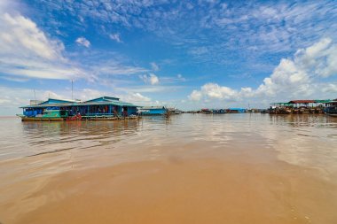 Tonle Sap Gölü 'nde yüzen evler - Siem Reap, Kamboçya, Asya' daki Kamboçya 'nın en büyük tatlı su gölü