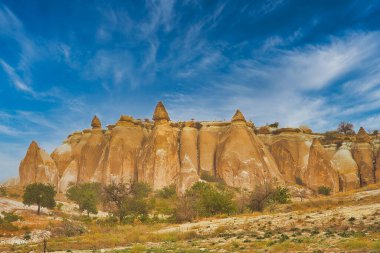 Türkiye 'nin Merkez Anadolu bölgesindeki Nevsehir ilinde yer alan UNESCO dünya mirası alanı Goreme yakınlarındaki Kızıl Vadi' de eşsiz kaya ve taş oluşumları.