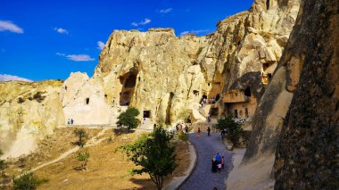 Goreme Açık Hava Müzesi, Türkiye 'nin Merkez Anadolu bölgesindeki Kapadokya Bölgesi' nde UNESCO 'nun dünya mirası olan Goreme' de geniş bir manastır yerleşim alanı ve kaya kesimi kilisesidir..