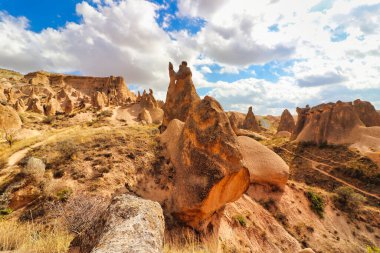 Hayali Vadi veya Devrent Vadisi, Goreme, Kapadokya Bölgesi, Orta Anadolu, Türkiye yakınlarında fantastik hayali hayvanların oluşturduğu eşsiz kaya ve taş oluşumlarıyla doludur..