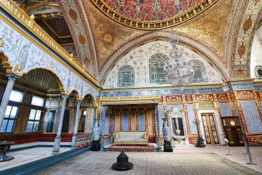 İstanbul Topkapı Sarayı 'ndaki Harem içinde Osmanlı Sultanlarının İmparatorluk Seyirci Salonu