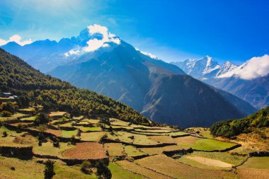 Namche kasabasının dışındaki tarlalar sabahın erken saatlerinde burada Khumbu, Nepal 'de görüldü.