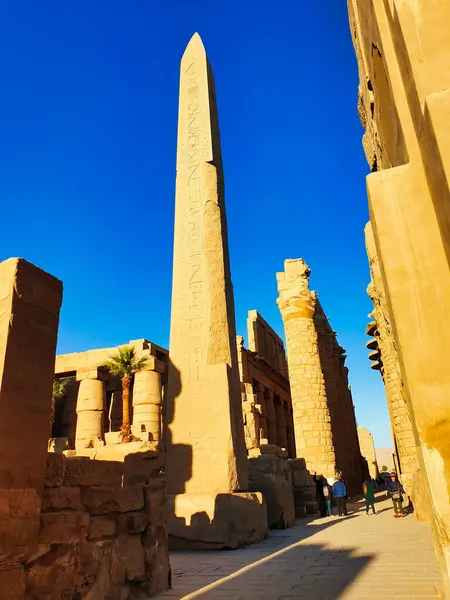 stock image Obelisk of Thutmose I standing at 21.2 meters built around 1500 BC between the 3rd and 4th pylons at the magnificent Karnak temple complex dedicated to Amun-Re in Luxor,Egypt