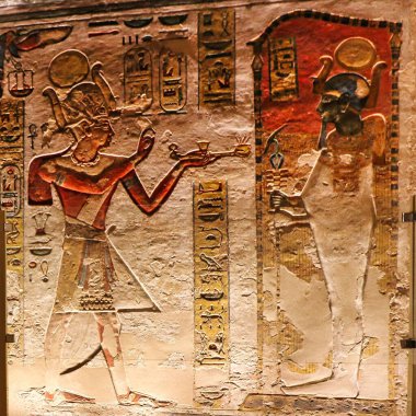 Ramesses III 'ün duvar tasfiyesi, 3. Ramesses, KV11, Krallar Vadisi, Luxor, Mısır' da Tanrı Ptah Sokar Osiris 'in önünde tütsü sunuyor.