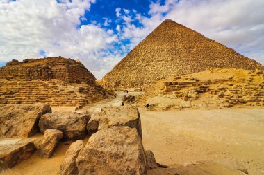 Büyük Khufu Piramidi, Hetepheres Mezarı, Khufu 'nun kraliçe annesi ve Mısır' ın Kahire yakınlarındaki Giza platosunun doğu yakasındaki Pharoah Snefuru 'nun karısı.