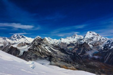 Everest Dağı, 8848 m, Lhotse Dağı, 8516 m, Makalu Dağı, 8485 m - Mera Tepesi 'nden dünyanın en yüksek 3 dağının panoramik açısı, 6461 m, Mera Tepesi Seferi, Nepal