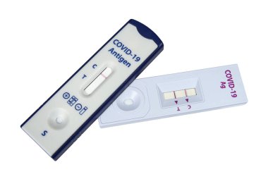 Covid-19 antijen PCR test panelleri pozitif ve negatif sonuçlar içeriyor. Sağlık ve tıbbi testler