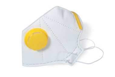 Beyaz arka planda sarı kapakçık olan tıbbi solunum maskesi. Tıbbi koruma ve hijyen ürünleri
