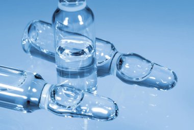 Şeffaf enjeksiyonlu cam ampuller. Bağışıklık ve aşı. Dermatoloji ve plastik cerrahi servisi. İlaçlar ve sağlık hizmetleri