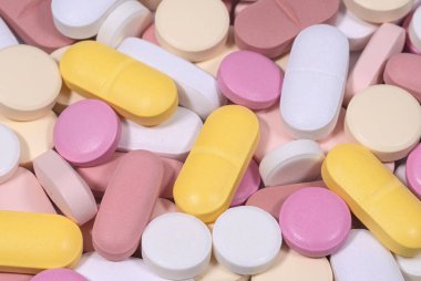 Arkaplan olarak renkli tıbbi haplar. İlaçlar ve sağlık hizmetleri
