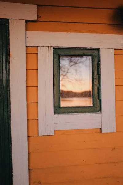 Details Einer Typisch Skandinavischen Gelben Holzhütte Sonnenuntergang — Stockfoto