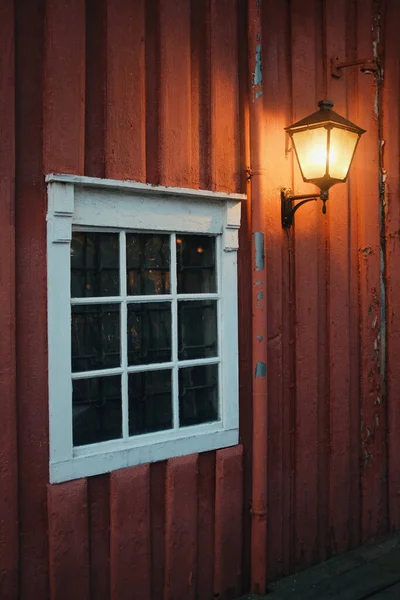 Историческое Красное Деревянное Здание Белыми Окнами Подробно Высокое Качество Фото — стоковое фото