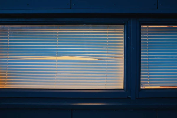 Порожнє Вікно Жалюзі Носом Вночі Високоякісна Фотографія — стокове фото