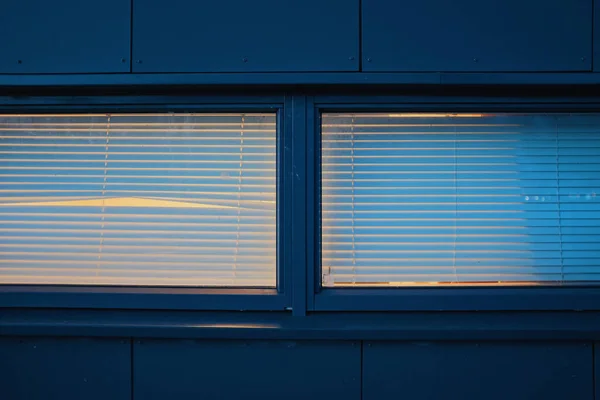Порожнє Вікно Жалюзі Носом Вночі Високоякісна Фотографія — стокове фото
