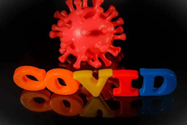 Litere Magnetice Din Tablă Virusul Covid Fundal Negru Medicina — Fotografie, imagine de stoc