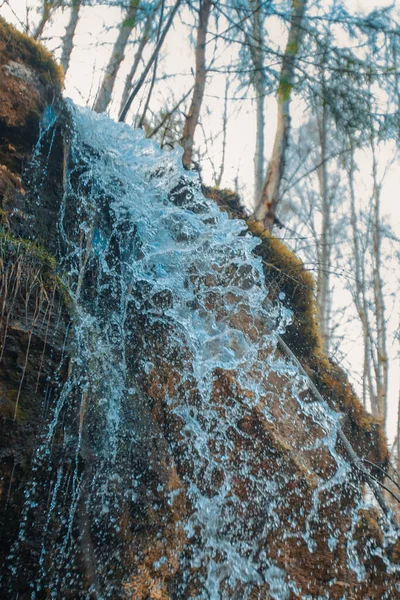 Egy Kőből Készült Dolomit Vízesés Erős Vízfolyással Lefelé Van Egy — Stock Fotó