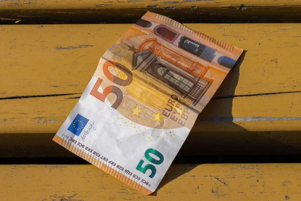 Евро Потерянных Скамейке Парке — стоковое фото