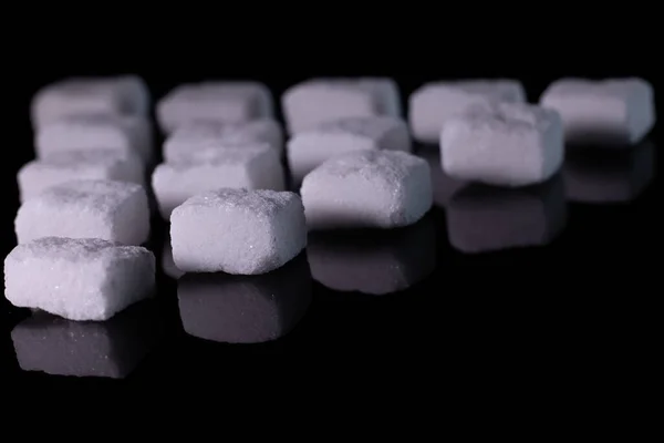 Quadrados Cubos Açúcar Sobre Fundo Preto Diabetes Doença Açúcar — Fotografia de Stock