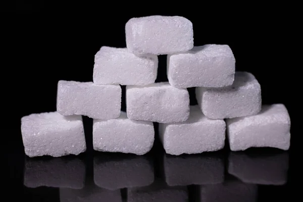 Quadrate Aus Zuckerwürfeln Auf Schwarzem Hintergrund Diabetes Zuckerkrankheit — Stockfoto
