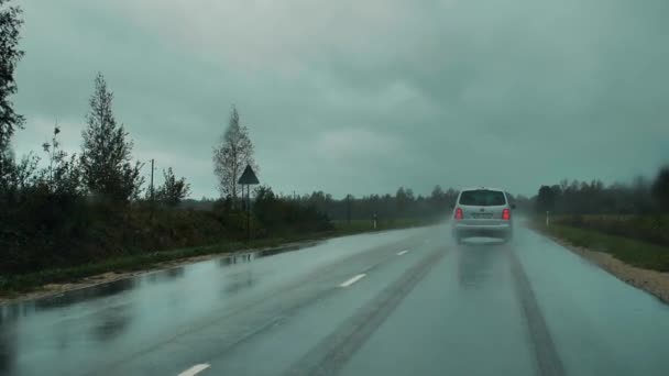 Regnigt Väder Det Regnar När Man Kör Bil Vägen Regn — Stockvideo