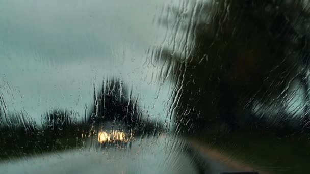 Clima Lluvioso Mientras Conduce Coche Carretera Lluvia Cae Sobre Las — Vídeo de stock