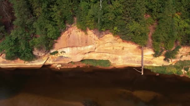 Gauja Floden Den Lettiske Naturpark Zvartes Klipper Bredden Gauja Sten – Stock-video