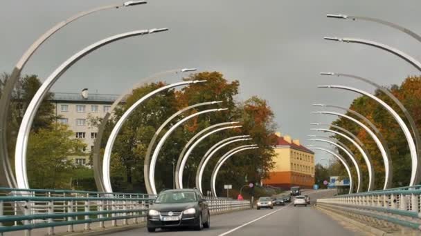 Una Persona Volante Está Conduciendo Puente Con Cable Conducir Por — Vídeos de Stock