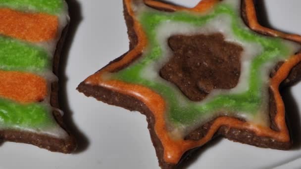 Close Decorados Deliciosos Biscoitos Gengibre Estúdio Interior Biscoito Gengibre Sobremesa — Vídeo de Stock