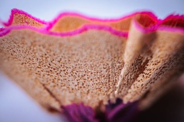 Sekoya kalem keskinleştirme cipsleri. Yaratıcı bir graffiti çizim kaleminden. Kalem atığı kabuğu.