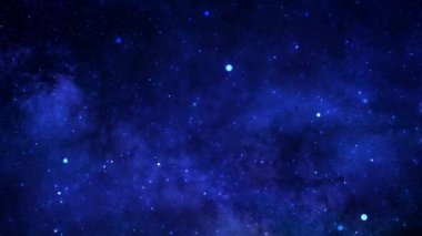 Soyut alan arkaplanı. Uzayda yıldızların ve mavi nebulanın içinden uçuyor. Galaksi ve Samanyolu. Mavi yıldızlı arkaplanda dönen parçacıklar