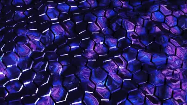 带有活动的六边形反射镜面的抽象背景 紫色马赛克波浪形镜面 镜面有强烈的镜面反射和闪光反射 — 图库视频影像