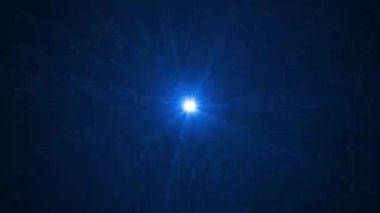 Hiper uzayda soyut atlama, düz uçan yıldız tozu ve çizgilerin mavi parçacıkları, renkli ışık hızı, solucan deliğinde yolculuk animasyonu, zaman yolculuğu. 4k 3D görüntüleme.