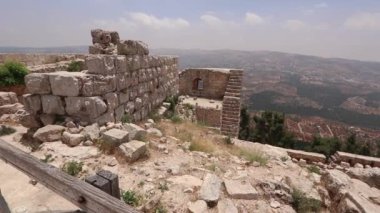 Ürdün Vadisi manzarası ve çevresindeki çöl, Ajloun Kalesi, Ürdün.