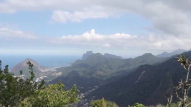 Brezilya 'nın Corcovado Dağı' ndan Rio de Janeiro şehri.