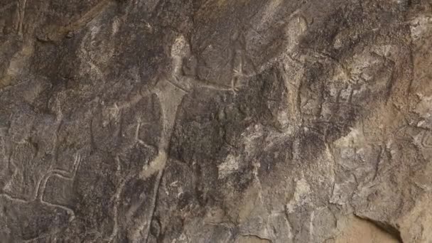 石の上のペトログリフ アゼルバイジャンのゴブスタンロックアート文化的景観 — ストック動画