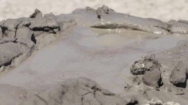 Topraktan çamur fışkırıyor, Azerbaycan 'da çamur volkanları..