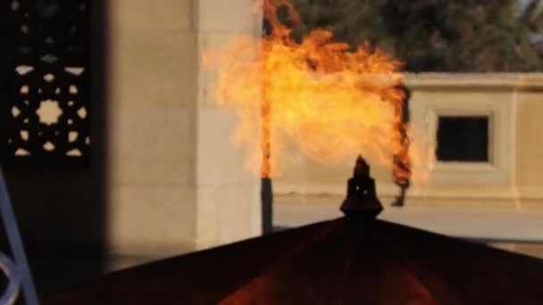 Flamme Éternelle Dans Ruelle Des Martyrs Bakou Azerbaïdjan — Video