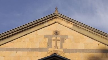 Tiflis Sioni Katedrali, Gürcü ortaçağ mimarisinin en dikkate değer eserlerinden biridir..