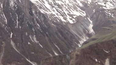 Gürcistan 'daki Büyük Kafkas Dağları Platosu.