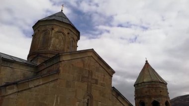 Gergeti Trinity Kilisesi, Gürcistan 'ın ulusal sembolü.. 