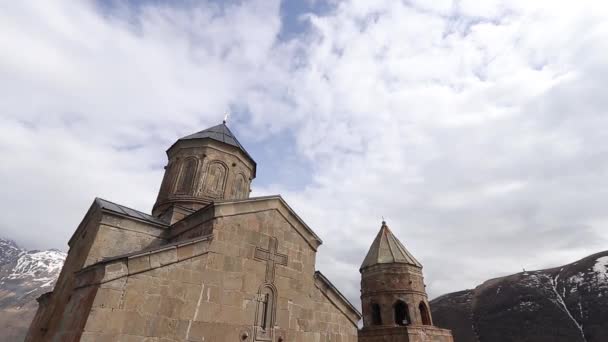 Gergeti Szentháromság Templom Grúzia Nemzeti Szimbóluma — Stock videók