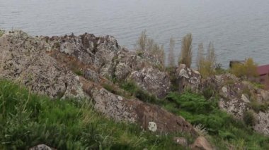 Kafkasya Dağları 'ndaki Sevan Gölü' nün güzel manzarası, Ermenistan.