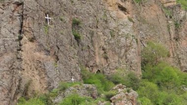 Ermenistan 'daki Geghard Manastırı' nda Ermeni çapraz taşı.