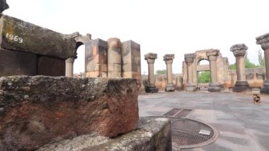 Ermenistan 'daki Zvartnots Katedrali' nin kalıntıları.  