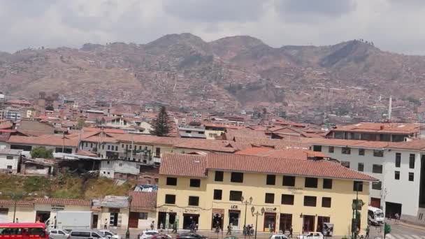 Pejzaż Miejski Ulicą Starymi Budynkami Górami Cusco Peru — Wideo stockowe