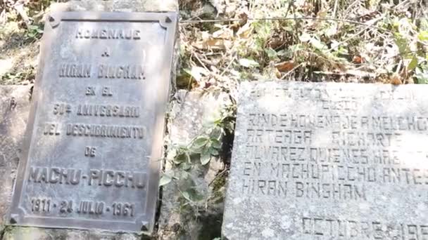 Placas Rindiendo Homenaje Hiram Bingham Que Descubrió Machu Picchu — Vídeo de stock