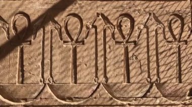 Edfu Tapınağı, Mısır 'ın duvarlarında yardım.