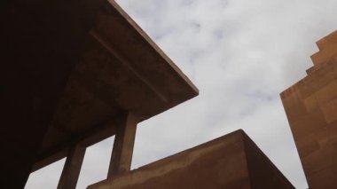 Mısır 'ın Saqqara kentindeki Djoser Adımlı Piramitte restorasyon çalışmaları.  